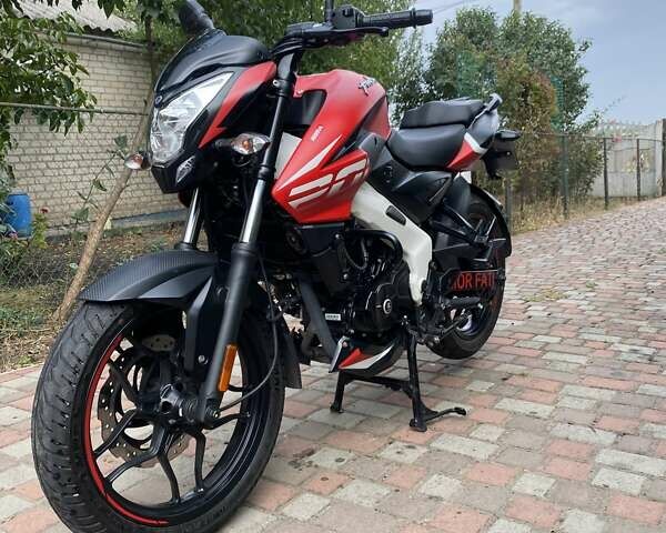 Красный Баджадж Pulsar NS200, объемом двигателя 0.2 л и пробегом 8 тыс. км за 2000 $, фото 1 на Automoto.ua