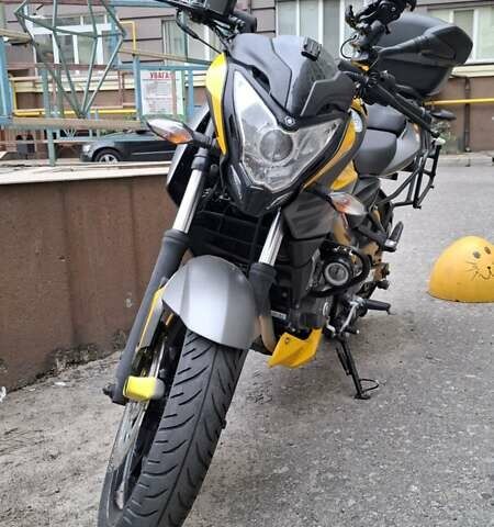Желтый Баджадж Pulsar NS200, объемом двигателя 0.2 л и пробегом 18 тыс. км за 1900 $, фото 1 на Automoto.ua