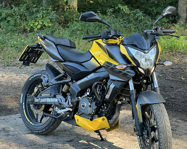 Жовтий Баджадж Pulsar NS200, об'ємом двигуна 0.2 л та пробігом 12 тис. км за 2000 $, фото 1 на Automoto.ua