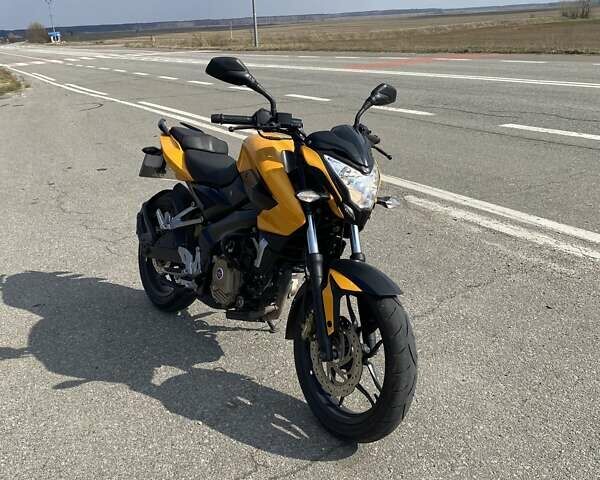 Желтый Баджадж Pulsar NS200, объемом двигателя 0 л и пробегом 17 тыс. км за 1600 $, фото 1 на Automoto.ua