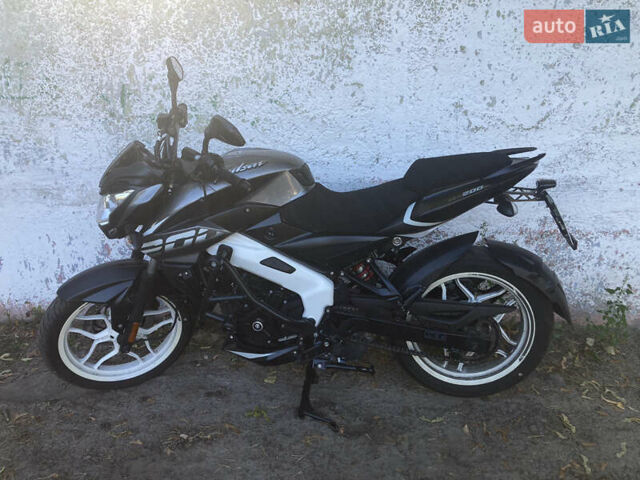 Серый Баджадж Pulsar NS200, объемом двигателя 0.2 л и пробегом 6 тыс. км за 2300 $, фото 1 на Automoto.ua