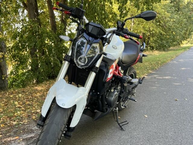 Бенелли TNT 302S, объемом двигателя 0.3 л и пробегом 0 тыс. км за 3600 $, фото 1 на Automoto.ua
