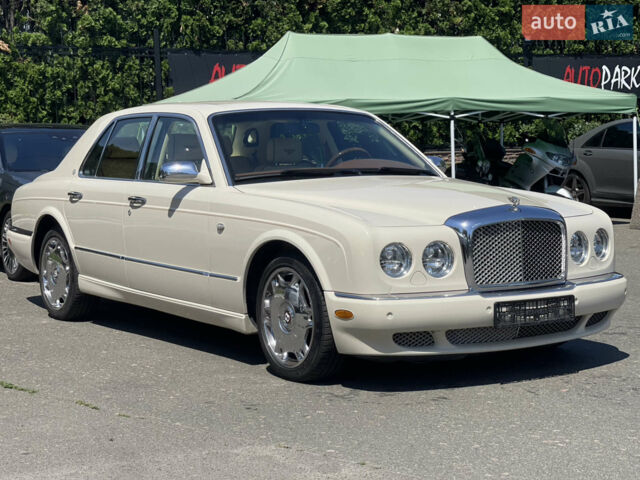 Білий Бентлі Arnage, об'ємом двигуна 6.75 л та пробігом 105 тис. км за 80000 $, фото 1 на Automoto.ua