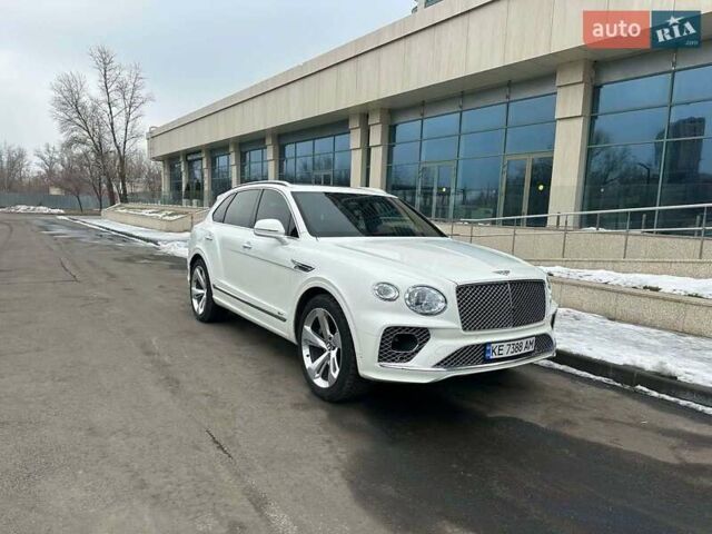 Білий Бентлі Бентайга, об'ємом двигуна 3 л та пробігом 37 тис. км за 210000 $, фото 1 на Automoto.ua