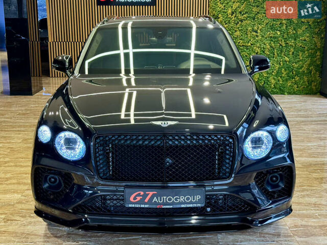 Чорний Бентлі Бентайга, об'ємом двигуна 4 л та пробігом 6 тис. км за 250000 $, фото 1 на Automoto.ua