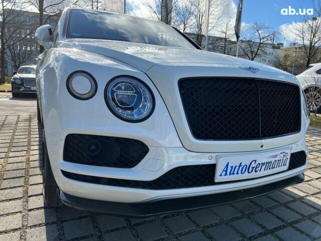 Бентлі Бентайга, об'ємом двигуна 6 л та пробігом 4 тис. км за 244747 $, фото 1 на Automoto.ua