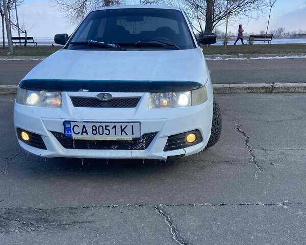 Белый Богдан 211040, объемом двигателя 1.6 л и пробегом 140 тыс. км за 1920 $, фото 1 на Automoto.ua