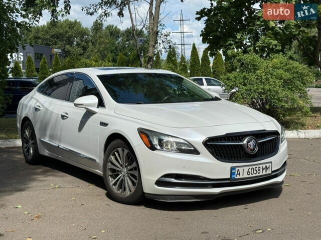 Белый Бьюик ЛаКросс, объемом двигателя 3.6 л и пробегом 150 тыс. км за 10990 $, фото 1 на Automoto.ua