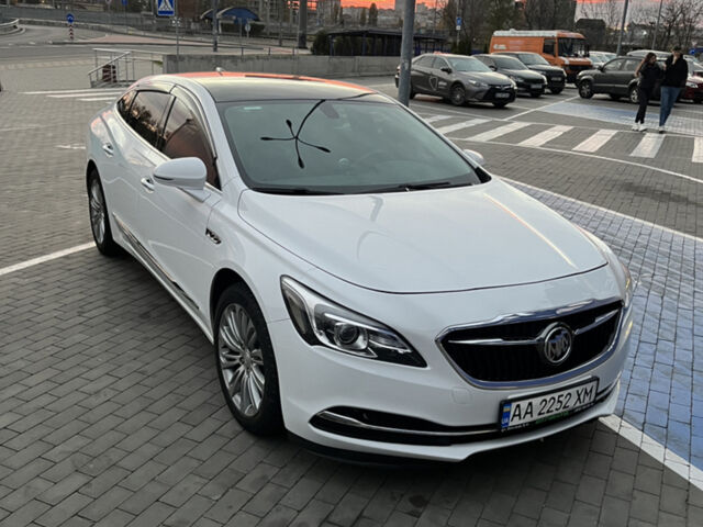 Білий Бьюік LaCrosse, об'ємом двигуна 2.5 л та пробігом 120 тис. км за 15000 $, фото 1 на Automoto.ua