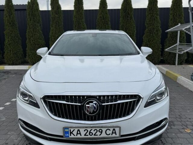 Білий Бьюік LaCrosse, об'ємом двигуна 2.5 л та пробігом 110 тис. км за 16000 $, фото 1 на Automoto.ua