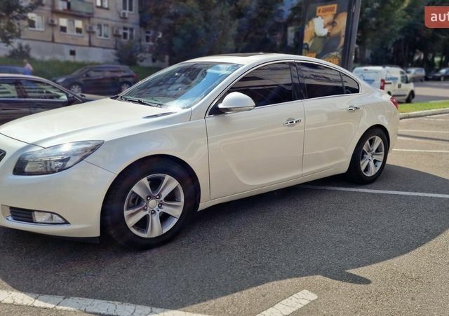 Белый Бьюик Регал, объемом двигателя 2 л и пробегом 166 тыс. км за 8000 $, фото 1 на Automoto.ua