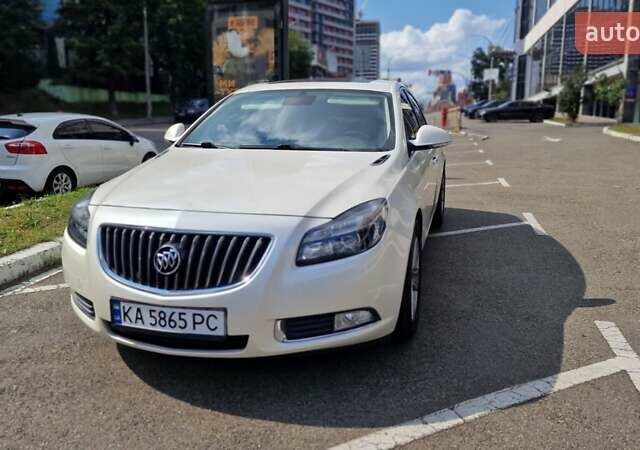 Белый Бьюик Регал, объемом двигателя 2 л и пробегом 164 тыс. км за 8800 $, фото 1 на Automoto.ua
