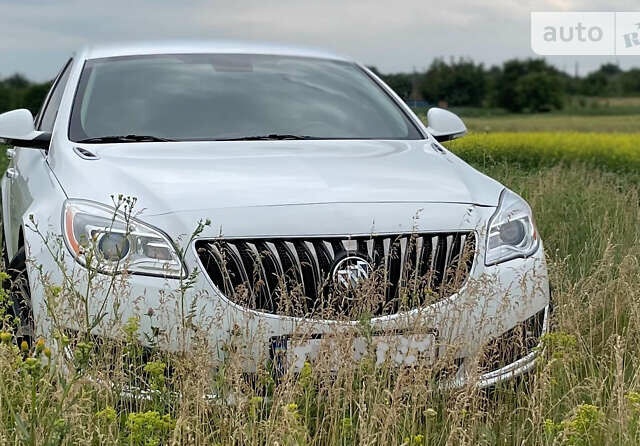 Белый Бьюик Регал, объемом двигателя 2 л и пробегом 136 тыс. км за 11000 $, фото 1 на Automoto.ua