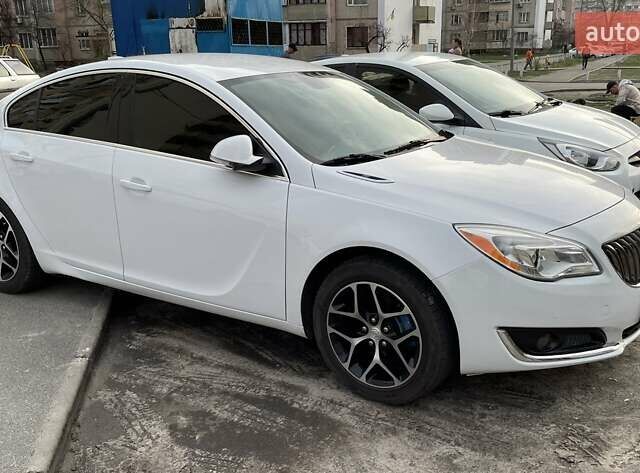 Білий Бьюік Regal, об'ємом двигуна 2 л та пробігом 137 тис. км за 9000 $, фото 1 на Automoto.ua