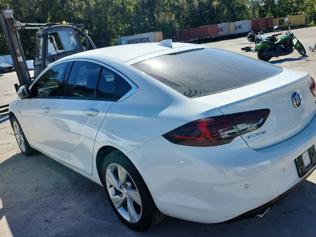 Білий Бьюік Regal, об'ємом двигуна 2 л та пробігом 139 тис. км за 7500 $, фото 1 на Automoto.ua