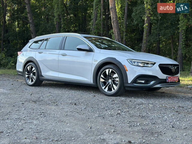 Белый Бьюик Регал, объемом двигателя 2 л и пробегом 142 тыс. км за 15999 $, фото 1 на Automoto.ua