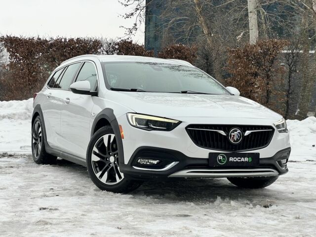 Белый Бьюик Регал, объемом двигателя 2 л и пробегом 141 тыс. км за 16500 $, фото 1 на Automoto.ua