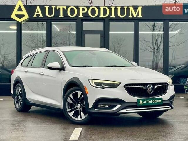 Белый Бьюик Регал, объемом двигателя 2 л и пробегом 142 тыс. км за 15999 $, фото 1 на Automoto.ua