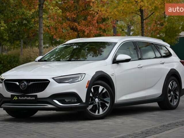 Белый Бьюик Регал, объемом двигателя 2 л и пробегом 142 тыс. км за 16999 $, фото 1 на Automoto.ua