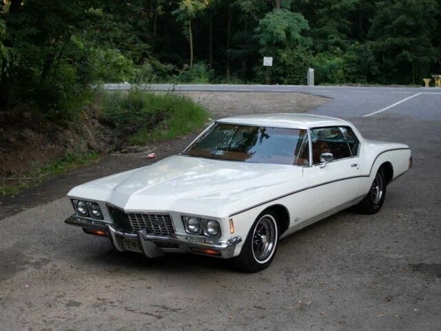 Белый Бьюик Ривьера, объемом двигателя 7.5 л и пробегом 33 тыс. км за 6000 $, фото 1 на Automoto.ua