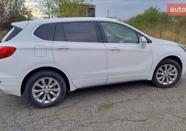 Бьюік Envision 2018 у Чорноморську (Іллічівську) на Automoto.ua Білий Бьюік Envision, об'ємом двигуна 2.46 л та пробігом 112 тис. км за 15499 $, фото 1 на Automoto.ua