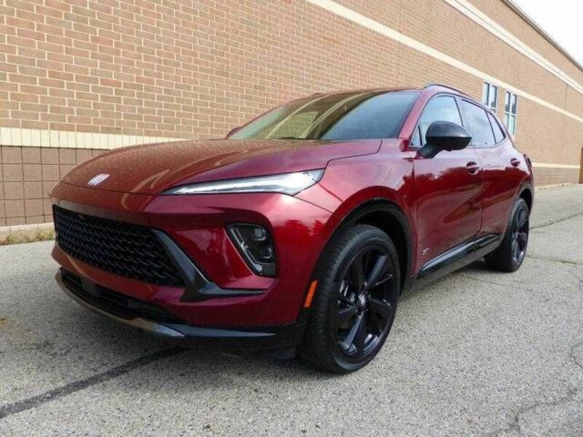 Красный Бьюик Envision, объемом двигателя 2 л и пробегом 17 тыс. км за 8300 $, фото 1 на Automoto.ua