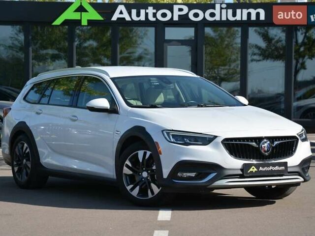 Белый Бьюик Regal TourX, объемом двигателя 2 л и пробегом 142 тыс. км за 17999 $, фото 1 на Automoto.ua