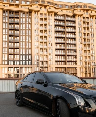 Чорний Каділак АТС, об'ємом двигуна 2 л та пробігом 175 тис. км за 10500 $, фото 1 на Automoto.ua