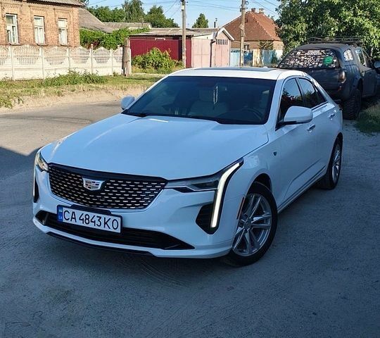 Белый Кадиллак CT4, объемом двигателя 2 л и пробегом 162 тыс. км за 15500 $, фото 1 на Automoto.ua