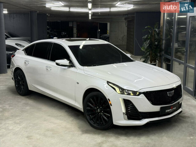 Белый Кадиллак CT5, объемом двигателя 2 л и пробегом 128 тыс. км за 19900 $, фото 1 на Automoto.ua