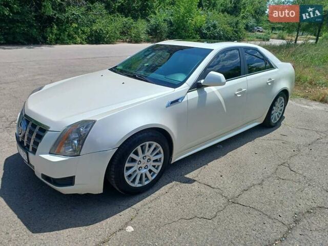 Білий Каділак CTS, об'ємом двигуна 3 л та пробігом 227 тис. км за 9300 $, фото 1 на Automoto.ua