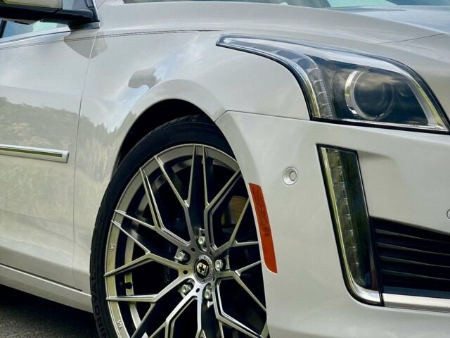 Білий Каділак CTS, об'ємом двигуна 2 л та пробігом 66 тис. км за 18000 $, фото 1 на Automoto.ua