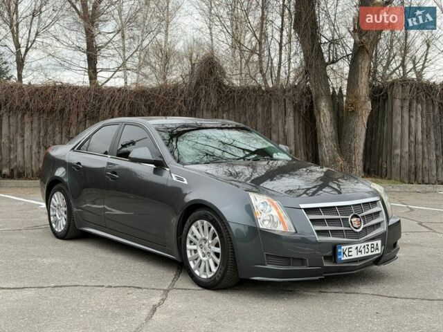 Серый Кадиллак СТС, объемом двигателя 3 л и пробегом 195 тыс. км за 9999 $, фото 1 на Automoto.ua