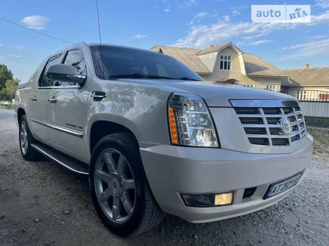 Белый Кадиллак Эскалейд, объемом двигателя 6.2 л и пробегом 239 тыс. км за 34900 $, фото 1 на Automoto.ua