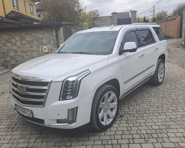 Кадиллак Эскалейд 2016 в Хмельницком на Automoto.ua Белый Кадиллак Эскалейд, объемом двигателя 6.2 л и пробегом 125 тыс. км за 40000 $, фото 1 на Automoto.ua