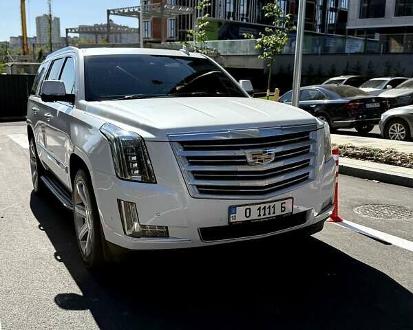 Білий Каділак Ескалейд, об'ємом двигуна 6.2 л та пробігом 150 тис. км за 50300 $, фото 1 на Automoto.ua