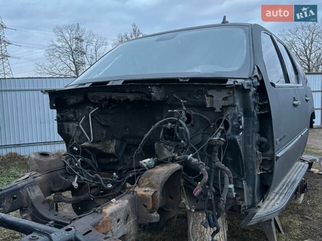 Чорний Каділак Ескалейд, об'ємом двигуна 6.2 л та пробігом 355 тис. км за 2800 $, фото 1 на Automoto.ua
