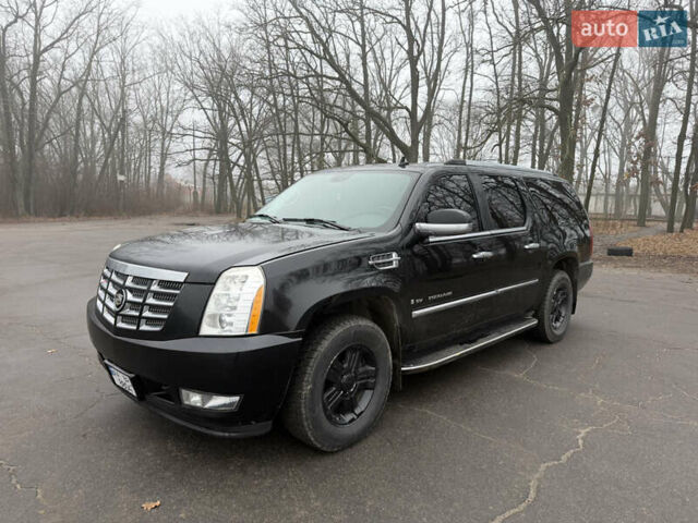 Чорний Каділак Ескалейд, об'ємом двигуна 6.2 л та пробігом 250 тис. км за 14000 $, фото 1 на Automoto.ua