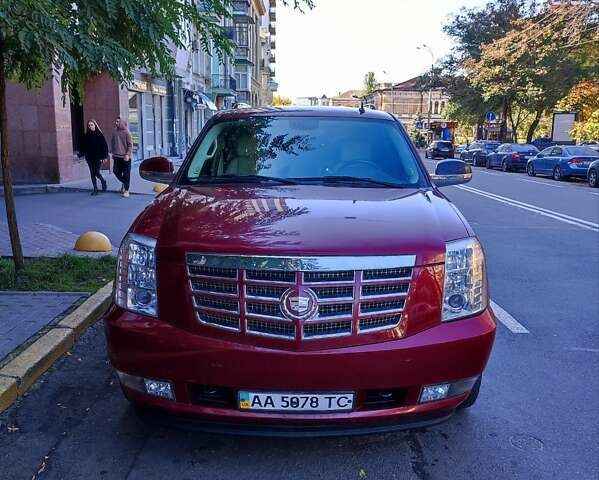 Красный Кадиллак Эскалейд, объемом двигателя 6.2 л и пробегом 183 тыс. км за 18000 $, фото 1 на Automoto.ua