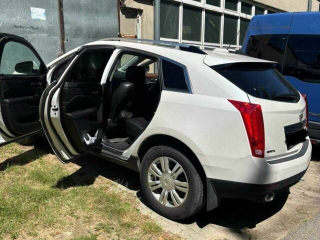 Білий Каділак SRX, об'ємом двигуна 3.6 л та пробігом 140 тис. км за 13000 $, фото 1 на Automoto.ua