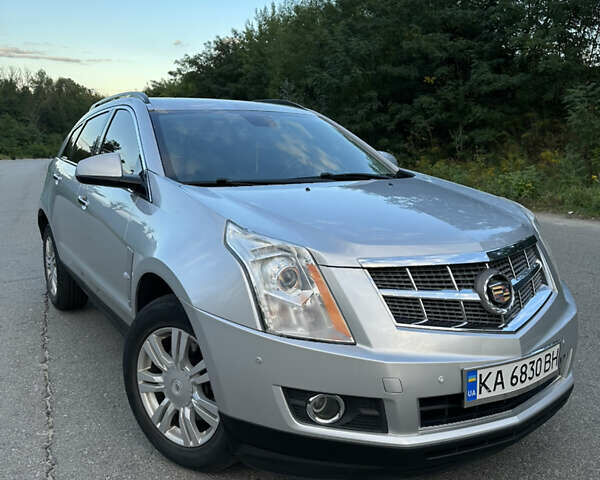 Сірий Каділак SRX, об'ємом двигуна 3 л та пробігом 244 тис. км за 11000 $, фото 1 на Automoto.ua