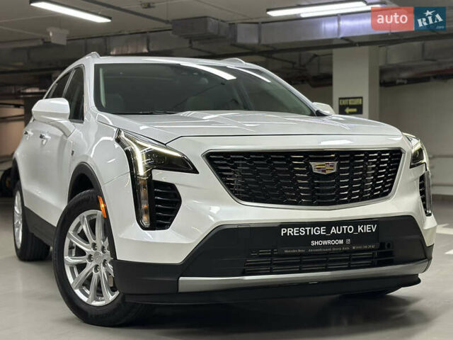 Білий Каділак XT4, об'ємом двигуна 2 л та пробігом 105 тис. км за 22500 $, фото 1 на Automoto.ua