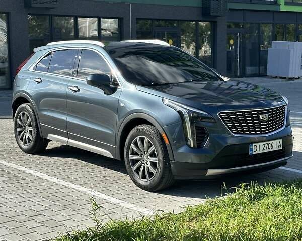 Серый Кадиллак XT4, объемом двигателя 2 л и пробегом 103 тыс. км за 18888 $, фото 1 на Automoto.ua