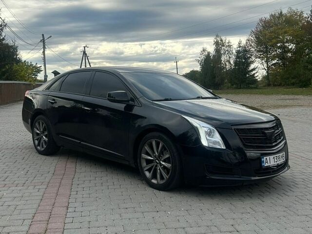 Черный Кадиллак ХТС, объемом двигателя 3.6 л и пробегом 215 тыс. км за 17000 $, фото 1 на Automoto.ua