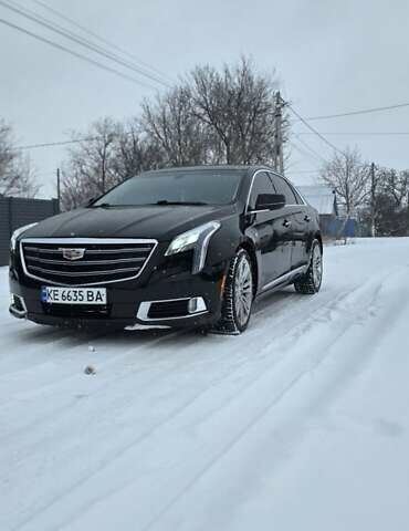 Черный Кадиллак ХТС, объемом двигателя 3.56 л и пробегом 33 тыс. км за 25000 $, фото 1 на Automoto.ua