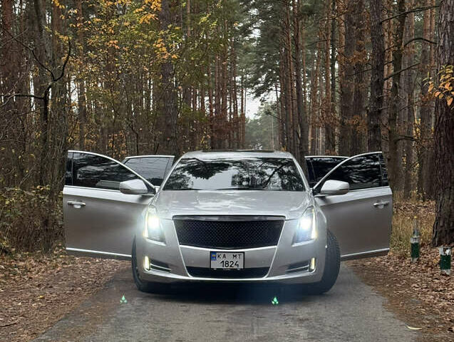 Серый Кадиллак ХТС, объемом двигателя 3.6 л и пробегом 229 тыс. км за 15900 $, фото 1 на Automoto.ua