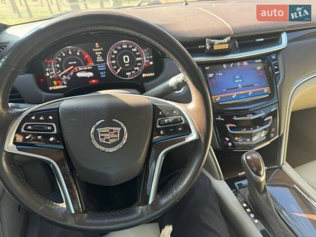 Сірий Каділак ХТС, об'ємом двигуна 3.56 л та пробігом 210 тис. км за 11200 $, фото 1 на Automoto.ua