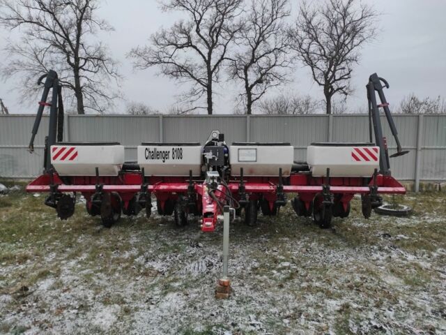 Красный Челленджер 8108, объемом двигателя 0 л и пробегом 0 тыс. км за 19900 $, фото 1 на Automoto.ua