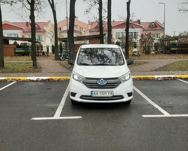 Белый Чанган Auchan A600EV, объемом двигателя 0 л и пробегом 73 тыс. км за 13000 $, фото 1 на Automoto.ua