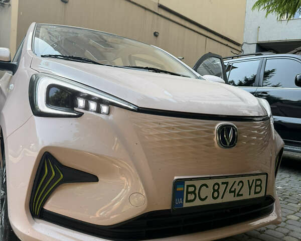 Бежевый Чанган E-Star, объемом двигателя 0 л и пробегом 4 тыс. км за 14000 $, фото 1 на Automoto.ua